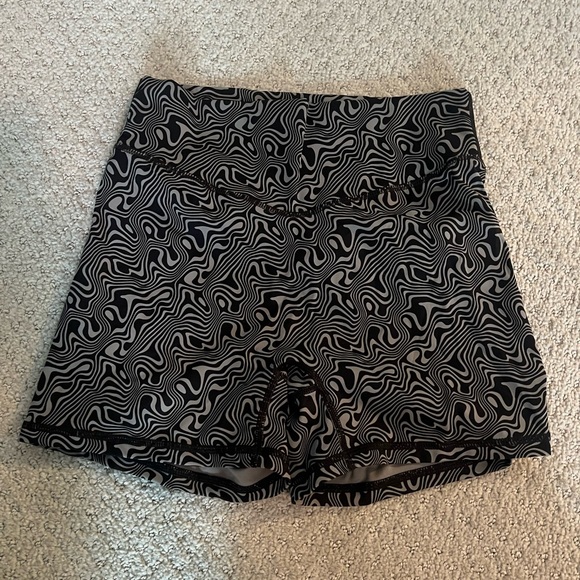 Balance athletica shorts - Picture 2 of 2